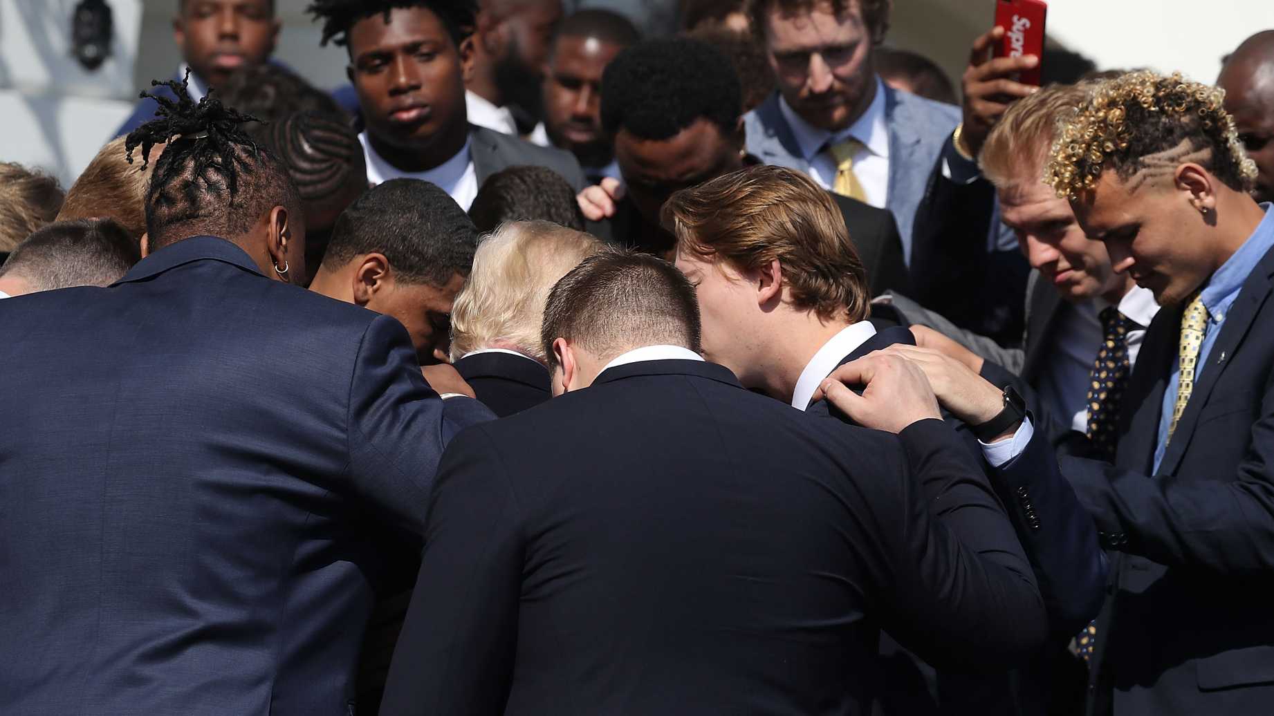 WATCH: Alabama’s Football Team Prays For Trump At White House